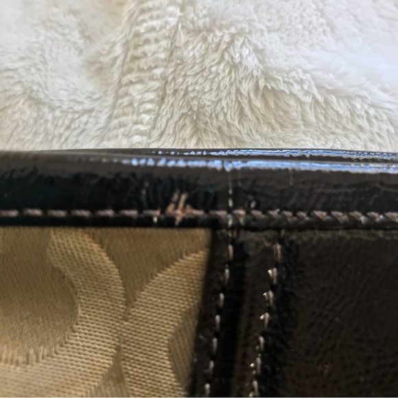 Coach Signature Madison Op Art Large Wristlet. - Picture 3 of 9
